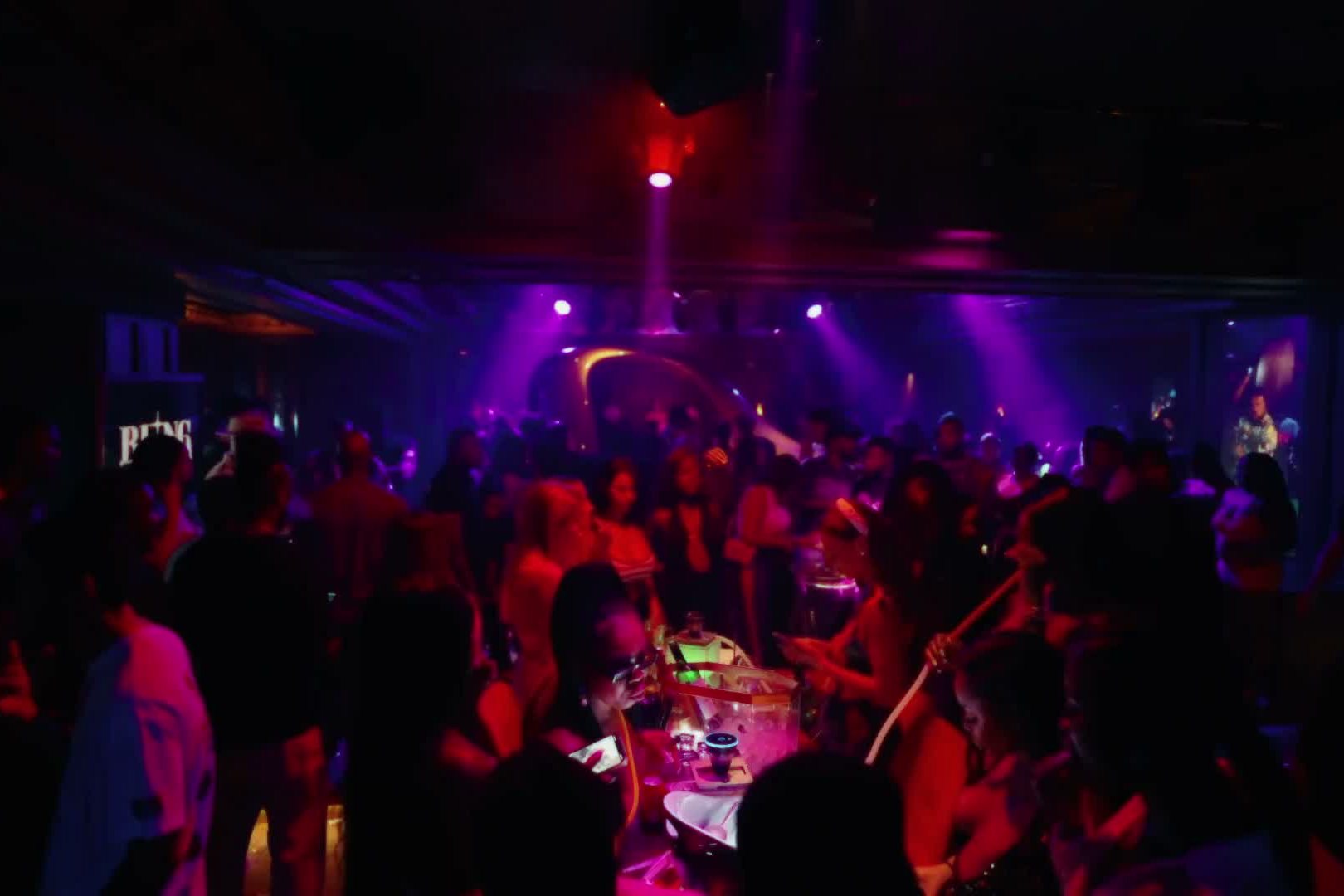 The open-air Bling crowd at Bling, FIVE Palm Jumeirah